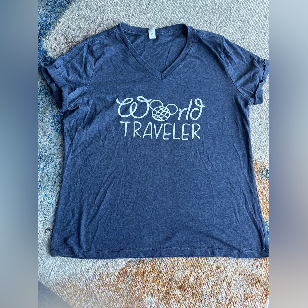 Disney Mickey Epcot t shirt Sz L